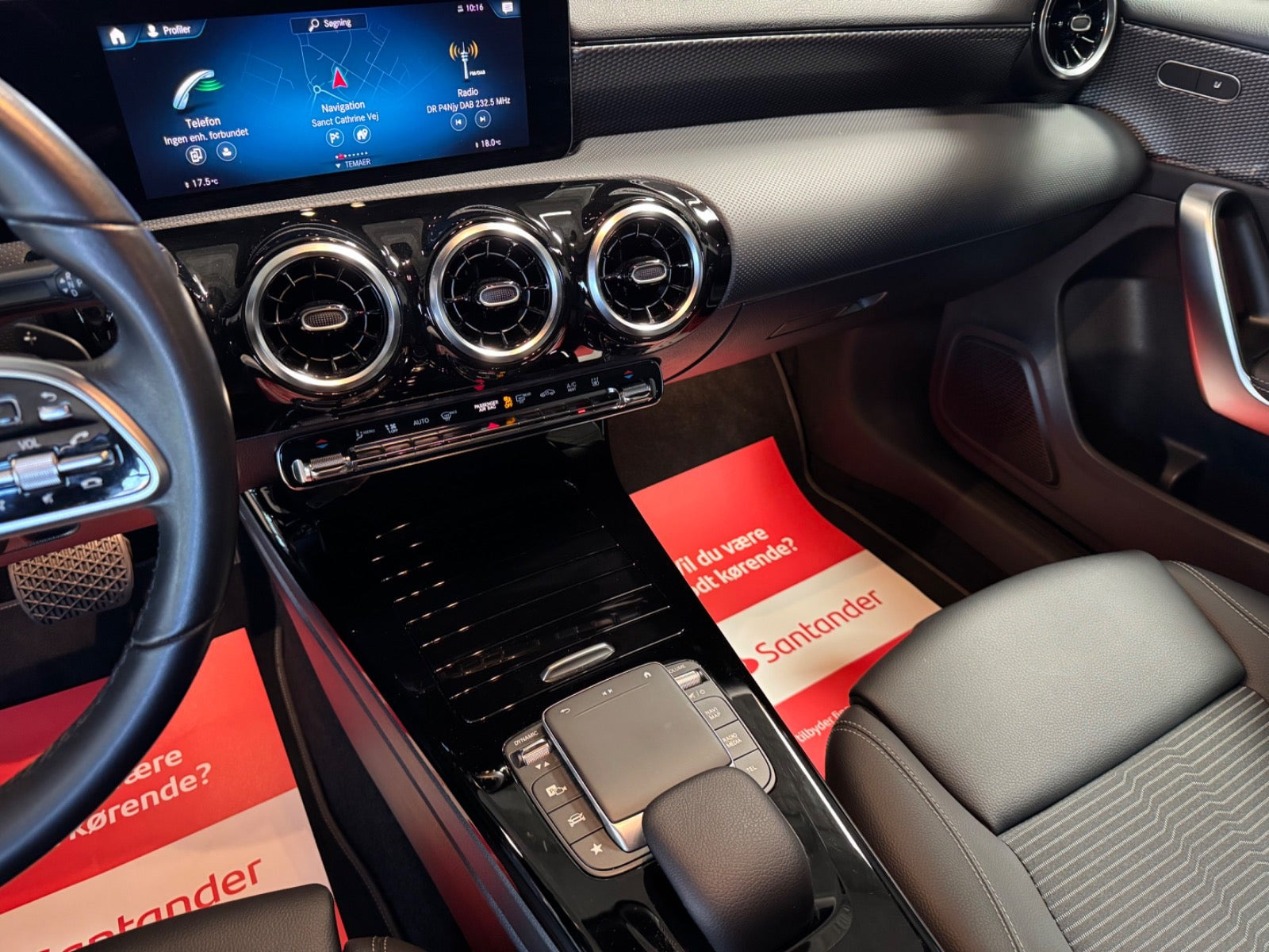 Sort Mercedes A250 e fra 2021 set indefra