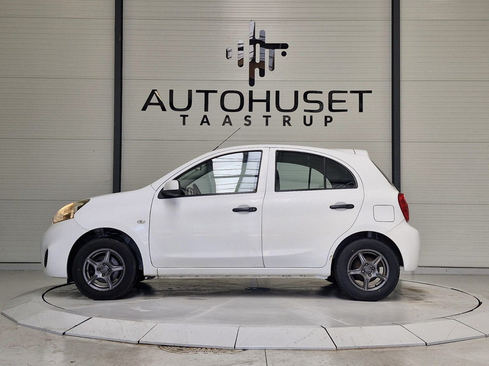 Hvid Nissan Micra fra 2013