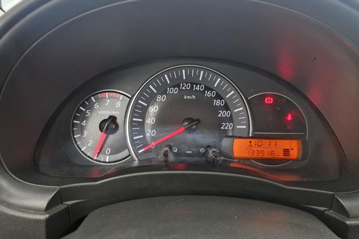 Hvid Nissan Micra fra 2013