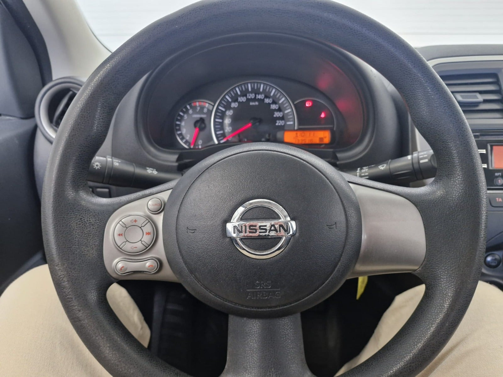 Hvid Nissan Micra fra 2013