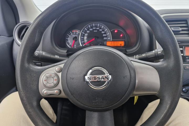 Hvid Nissan Micra fra 2013