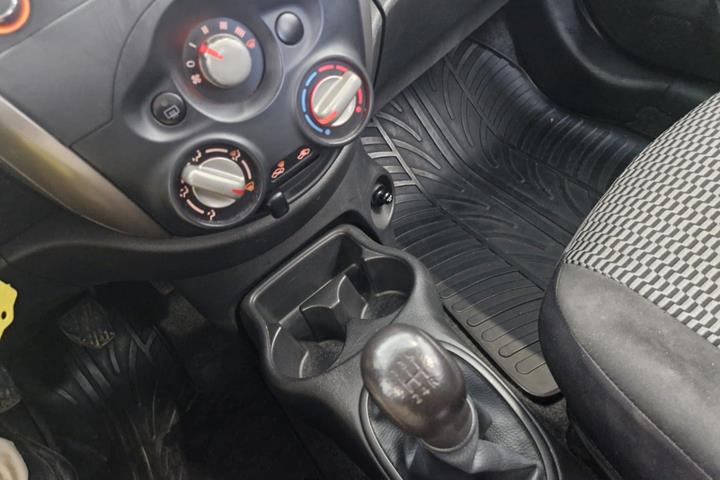 Hvid Nissan Micra fra 2013