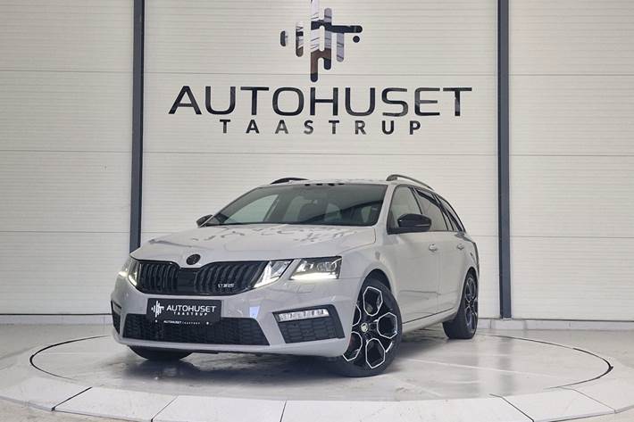 Grå Skoda Octavia fra 2018