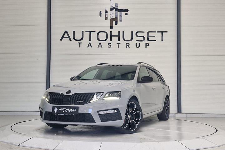 Grå Skoda Octavia fra 2018 set udefra