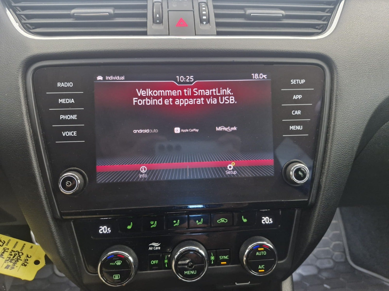 Grå Skoda Octavia fra 2018