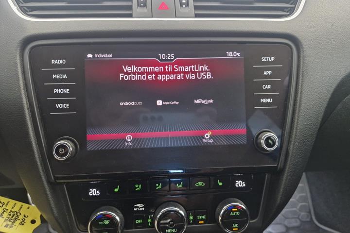 Grå Skoda Octavia fra 2018