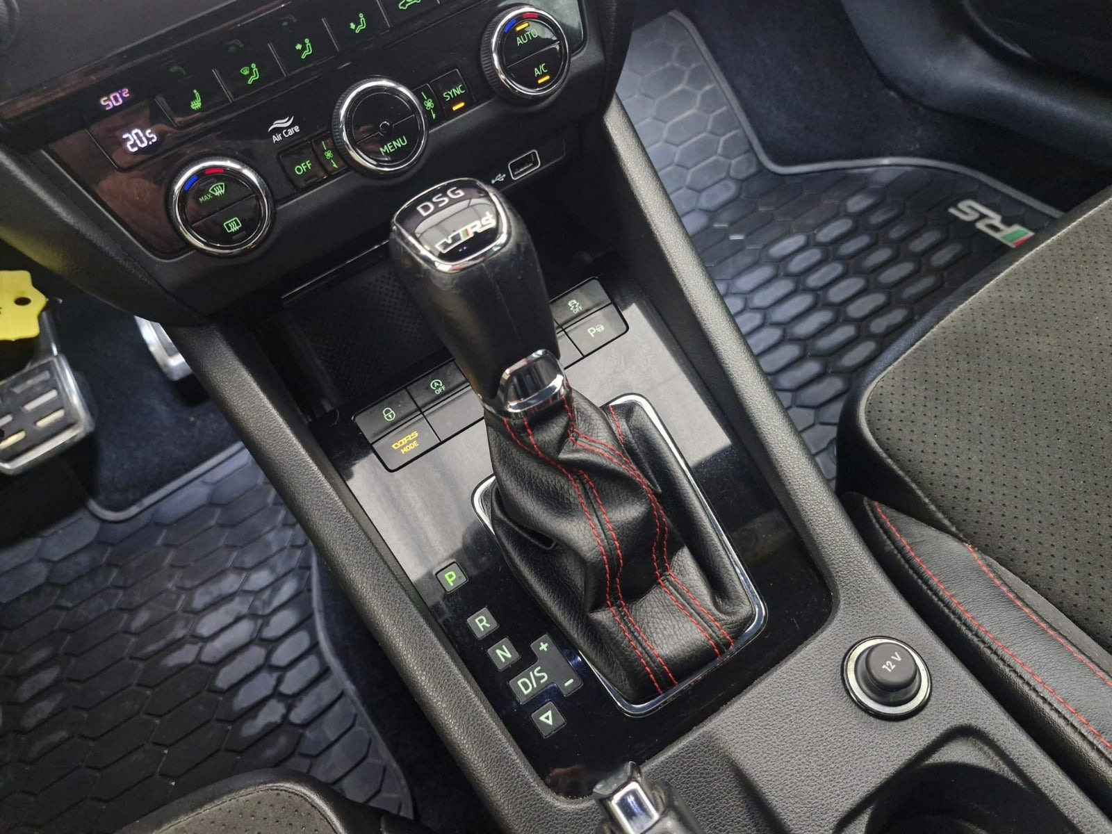 Grå Skoda Octavia fra 2018
