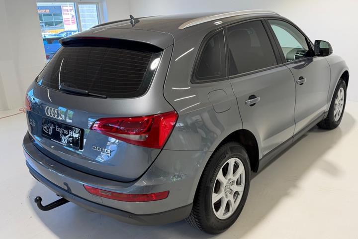 Grå Audi Q5 fra 2012