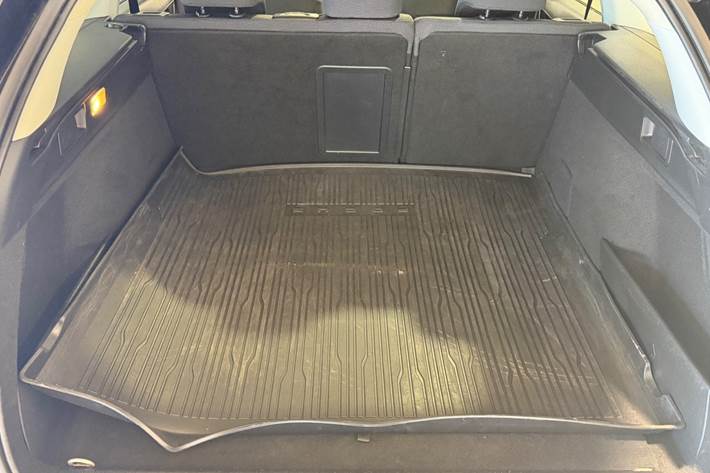 Sort Peugeot 308 fra 2020