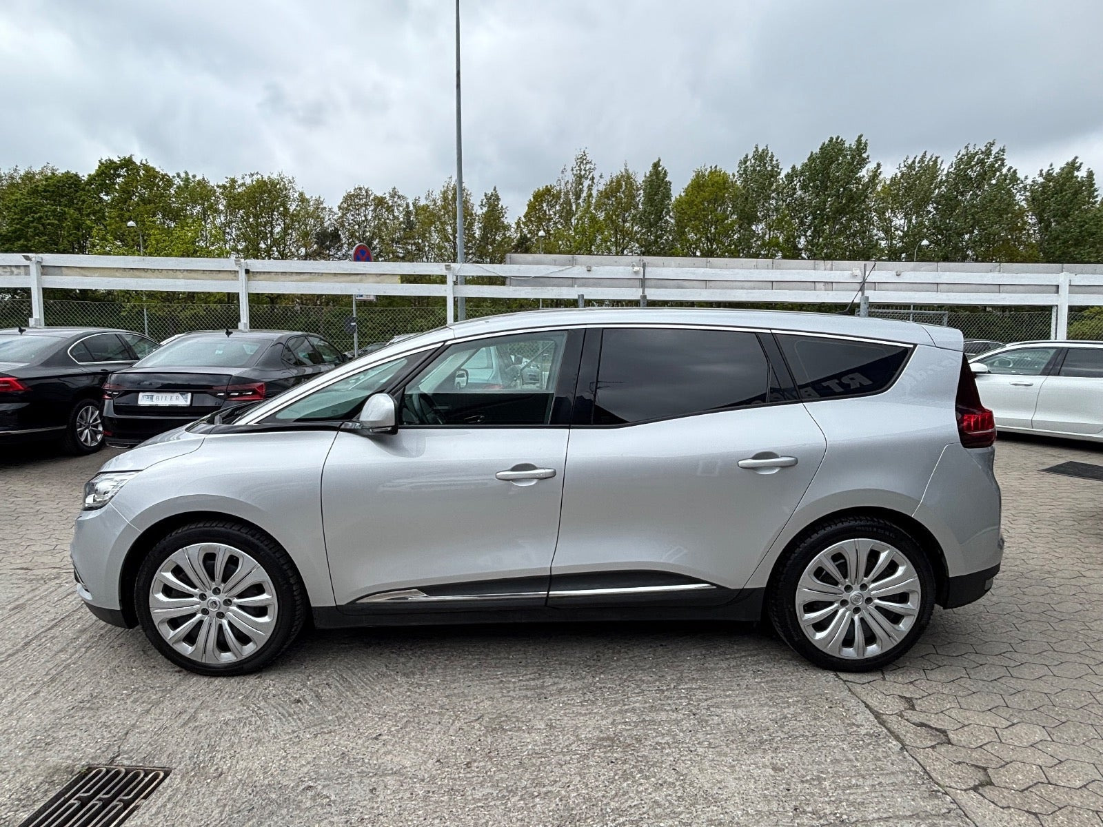 Hvid Renault Grand Scenic IV fra 2018