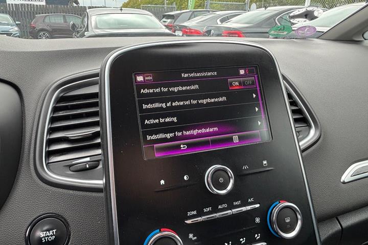 Hvid Renault Grand Scenic IV fra 2018