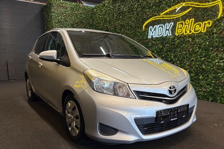 undefined Toyota Yaris fra 2012 set udefra