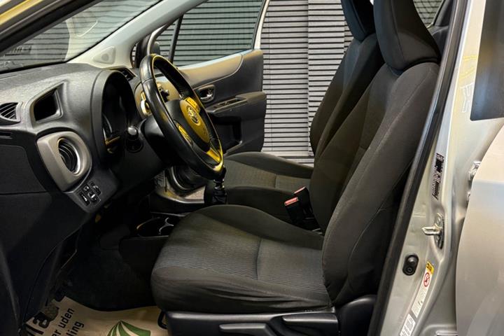 undefined Toyota Yaris fra 2012