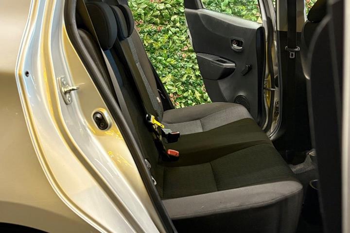 undefined Toyota Yaris fra 2012