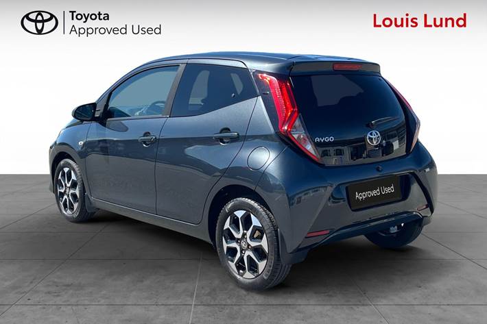 Grå Toyota Aygo fra 2021