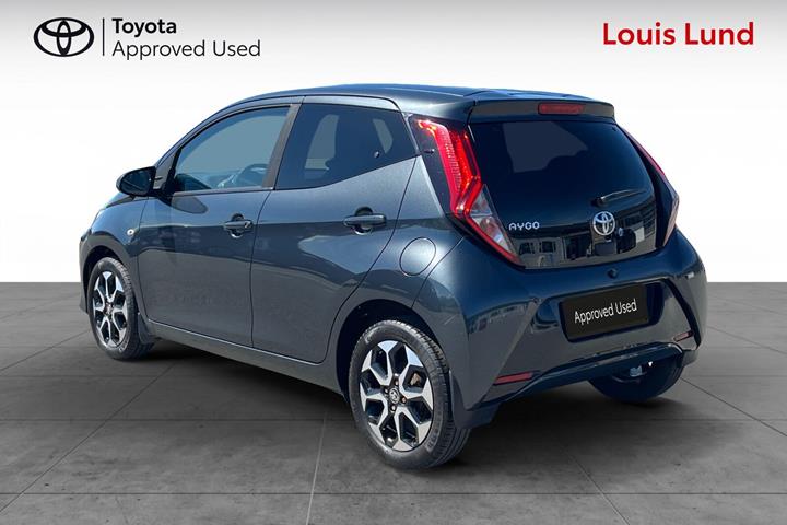 Grå Toyota Aygo fra 2021