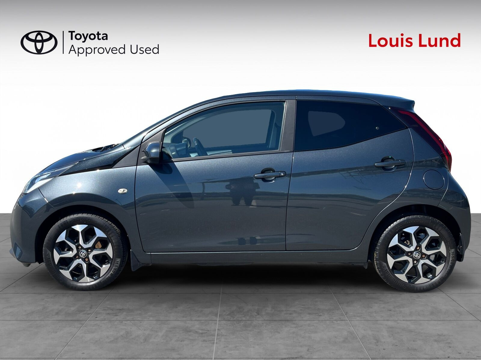 Grå Toyota Aygo fra 2021