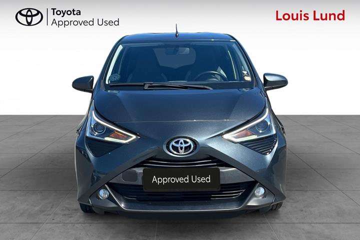 Grå Toyota Aygo fra 2021