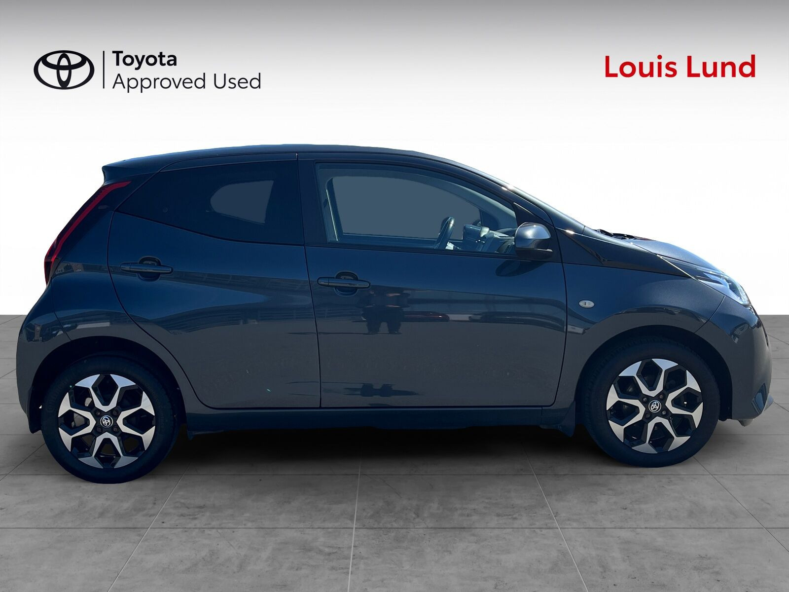Grå Toyota Aygo fra 2021