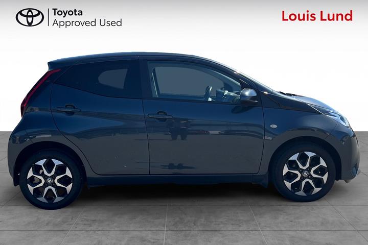Grå Toyota Aygo fra 2021