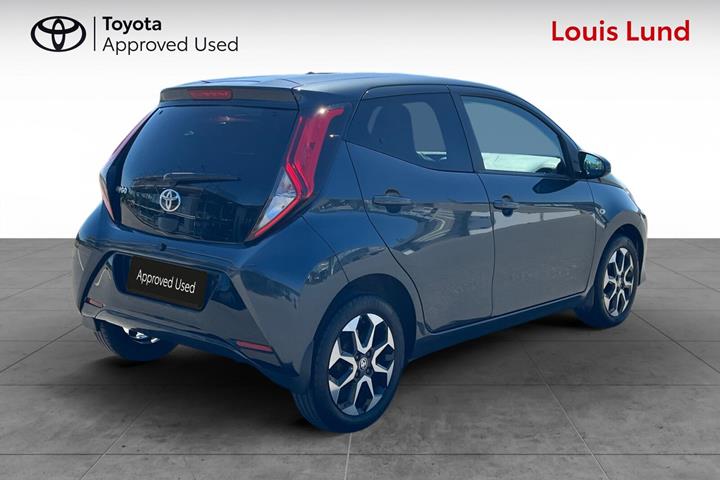 Grå Toyota Aygo fra 2021