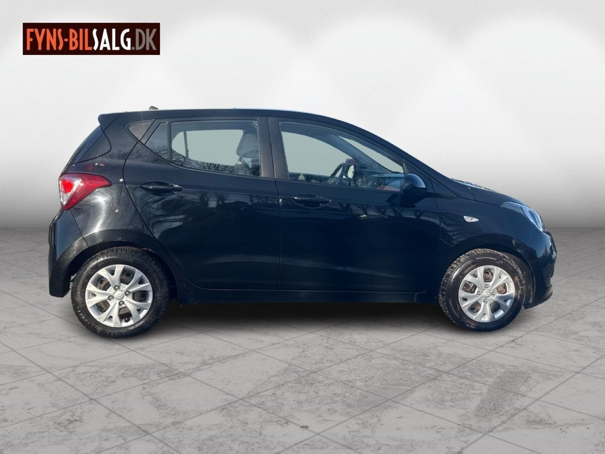 Sort Hyundai i10 fra 2015