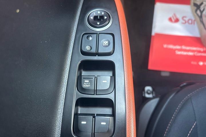 Sort Hyundai i10 fra 2015