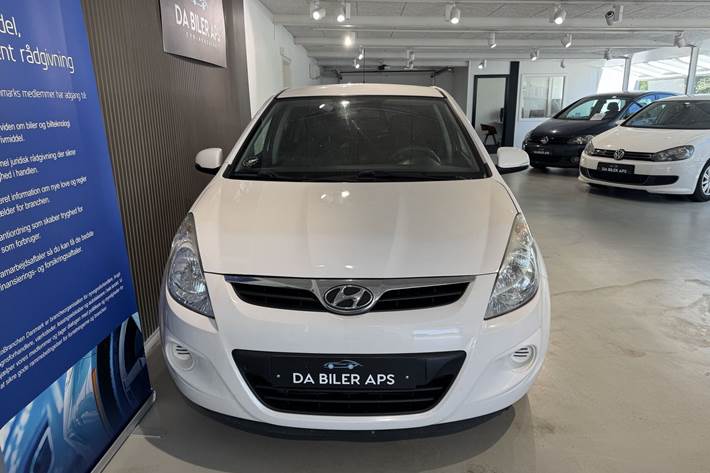 Hvid Hyundai i20 fra 2012