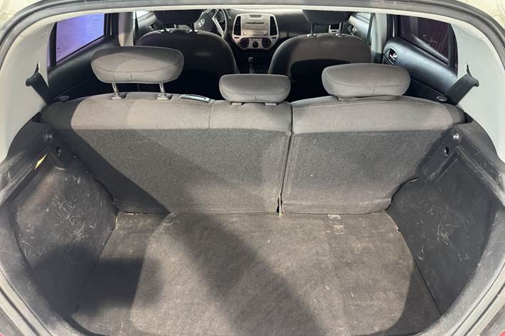 Hvid Hyundai i20 fra 2012