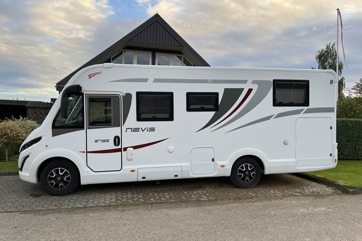 Hvid McLouis Blue Line fra 2019