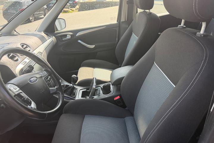 Sort Ford S-MAX fra 2012