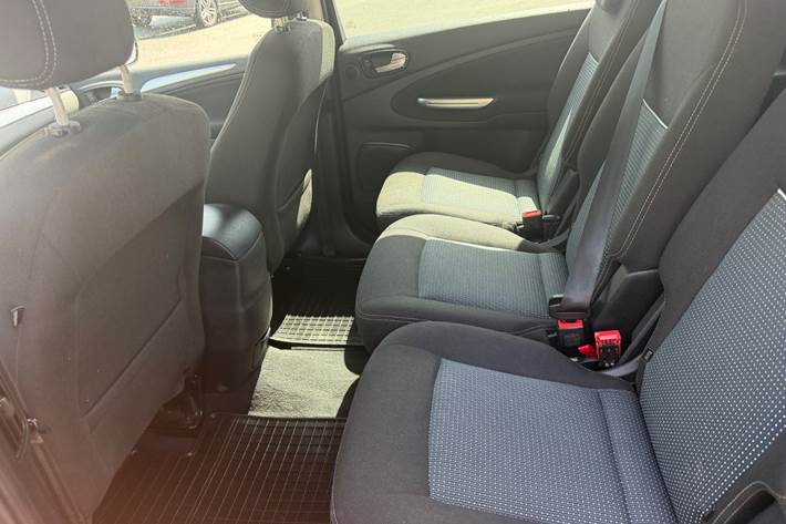 Sort Ford S-MAX fra 2012