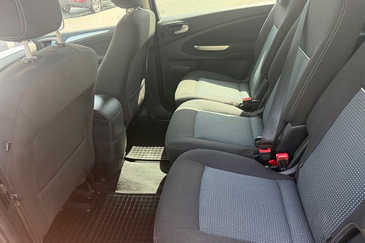 Sort Ford S-MAX fra 2012