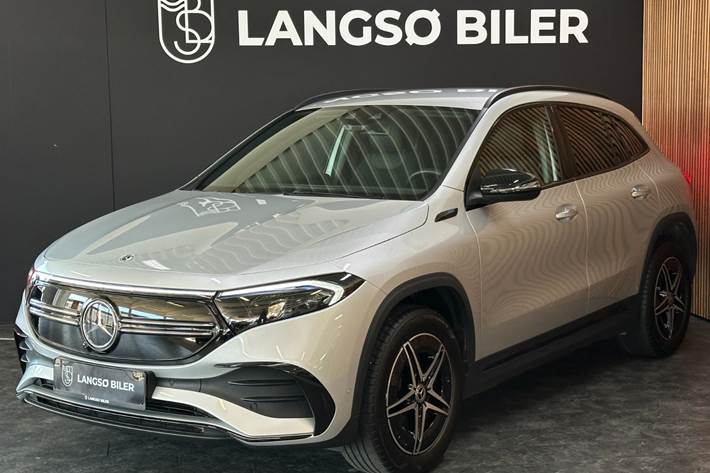 Sølv Mercedes EQA250 fra 2022 set udefra