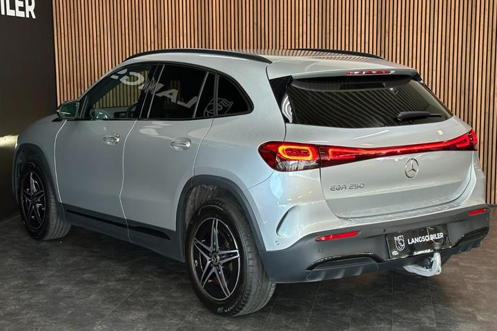 Sølv Mercedes EQA250 fra 2022
