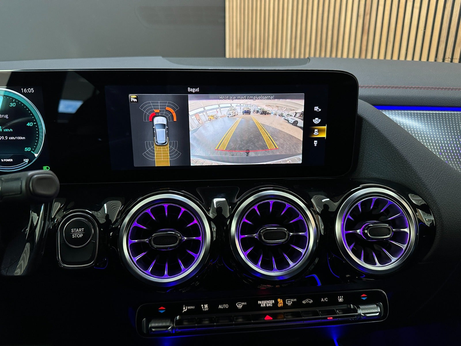 Sølv Mercedes EQA250 fra 2022