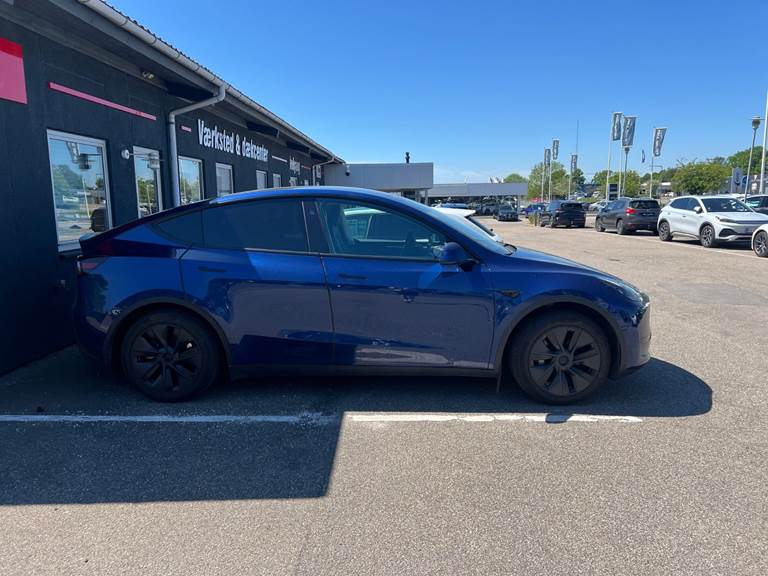 Tesla Model Y Long Range RWD