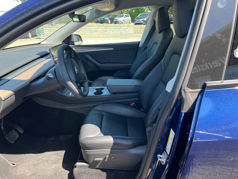 Tesla Model Y Long Range RWD