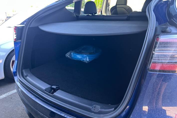 Grøn Tesla Model Y fra 2024