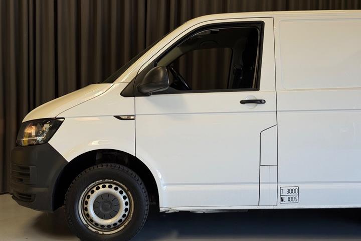 Hvid VW Transporter fra 2016