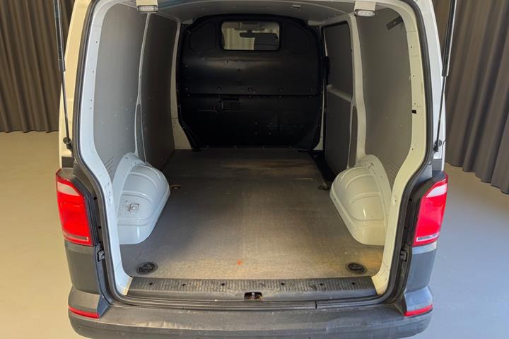 Hvid VW Transporter fra 2016