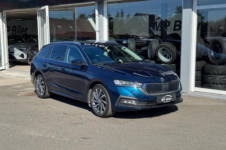 Blå Skoda Octavia fra 2021