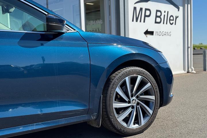 Blå Skoda Octavia fra 2021