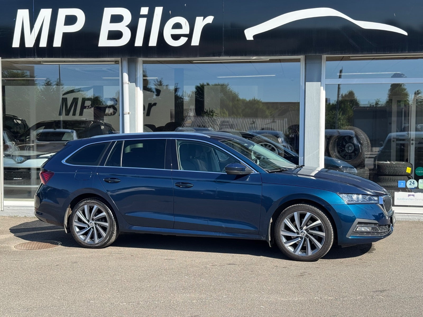 Blå Skoda Octavia fra 2021