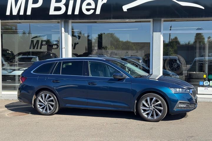 Blå Skoda Octavia fra 2021