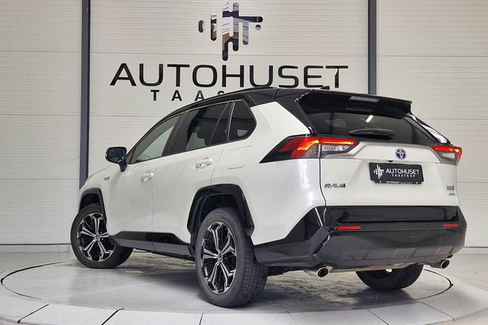 Hvid Toyota RAV4 fra 2021