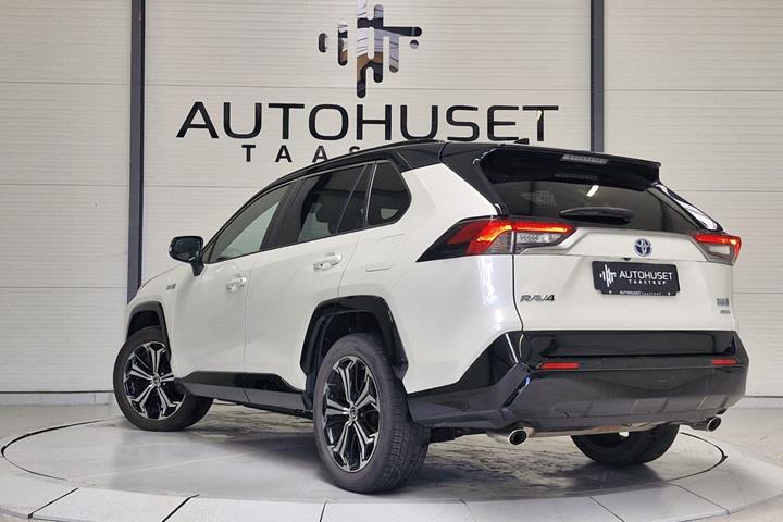 Hvid Toyota RAV4 fra 2021