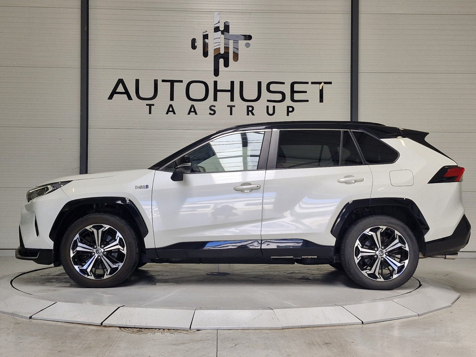 Hvid Toyota RAV4 fra 2021