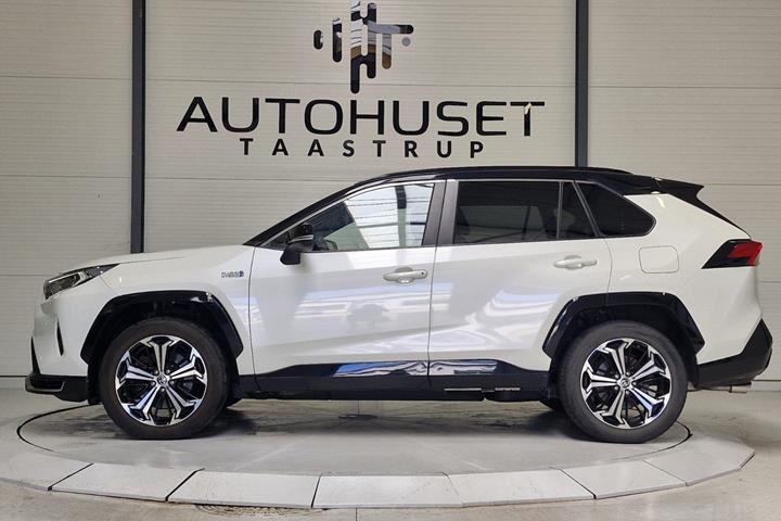 Hvid Toyota RAV4 fra 2021