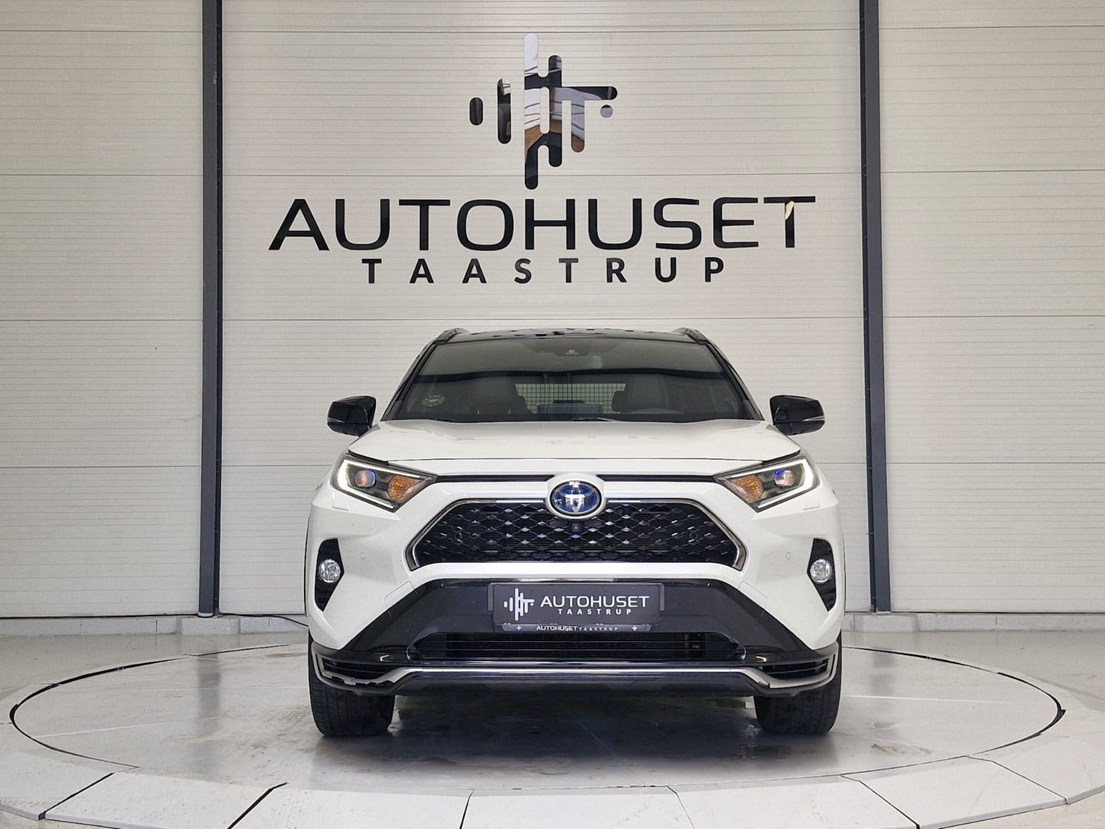 Hvid Toyota RAV4 fra 2021